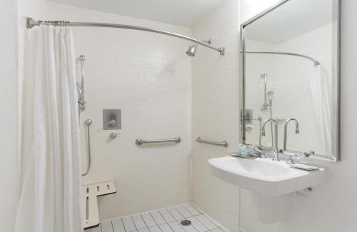 Lakeview Hotel | Wyndham Garden Manassas