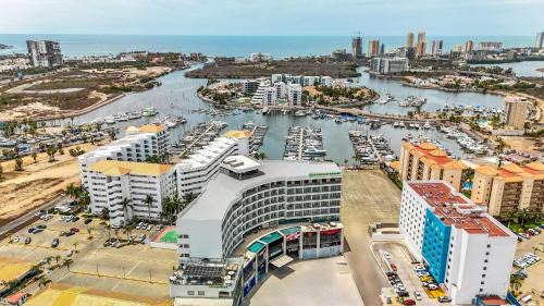 Marina Mazatlan Hotel | Wyndham Garden Mazatlan Marina
