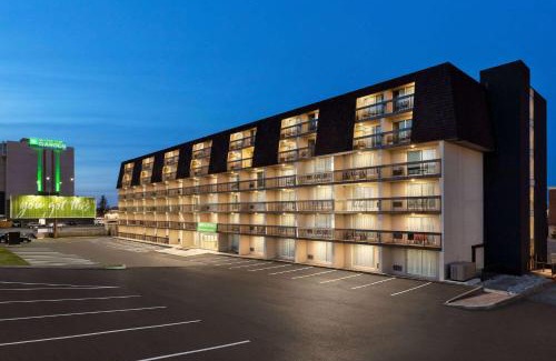 Fallsview Hotel | Wyndham Garden Niagara Falls Fallsview