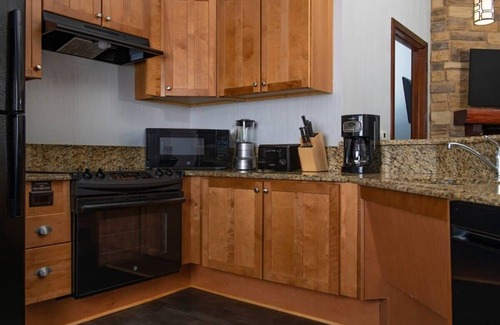 Lake Delton Condo | Wyndham Glacier Canyon |3BR/2BA King Suite w/Balc