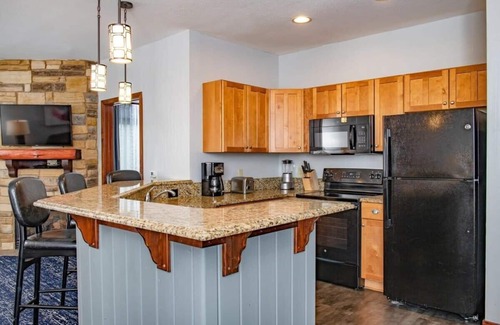Lake Delton Condo | Wyndham Glacier Canyon |3BR/2BA King Suite w/Balc