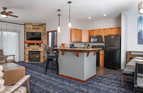 Lake Delton Condo | Wyndham Glacier Canyon |3BR/2BA King Suite w/Balc
