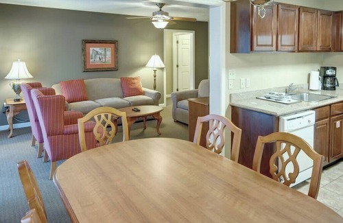 Williamsburg Condo | Wyndham Kingsgate | Four 2BR Suites Sleeps 24!