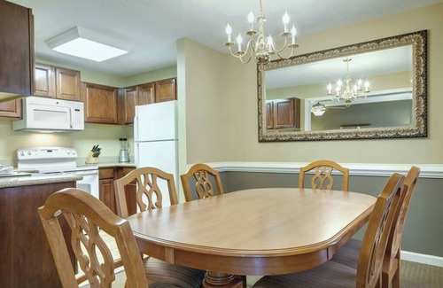 Williamsburg Condo | Wyndham Kingsgate | Four 2BR Suites Sleeps 24!