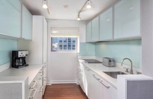 Midtown East Condo | Wyndham Midtown 45 | 1BR/1BA King Bed Suite