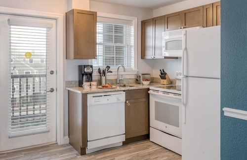 Yachting Village Condo | Wyndham Newport Onshore|3BR/3BA Balcony King Suite