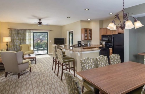 Sevierville Condo | Wyndham Smoky Mountains|2BR/2BA Balcony King Suite