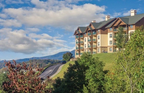 Sevierville Condo | Wyndham Smoky Mountains|2BR/2BA Balcony King Suite