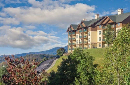 Sevierville Condo | Wyndham Smoky Mountains|1BR/1BA Balcony King Suite