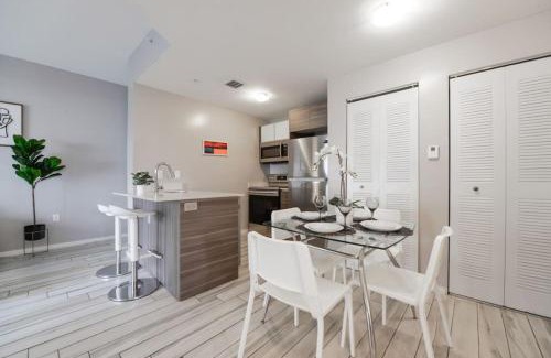 Midtown House | Wynwood Amazing Condo Sleeps 5 Close to Beach
