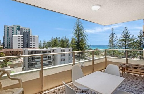 Burleigh Heads Apartment | Wyuna - Walking distance to burleigh