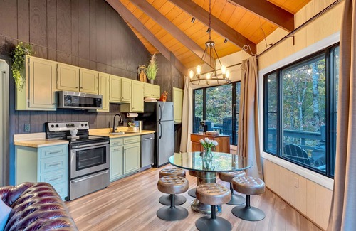Beech Mountain Cabin | X Adult Only - Walk to Slopes - Hot Tub - Fire Pit X