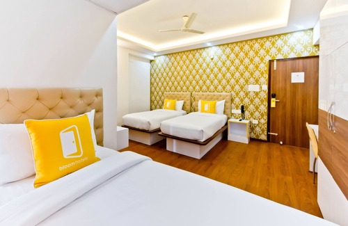 Vyalikaval HBCS Layout Hotel | X by Bloom - Manyata