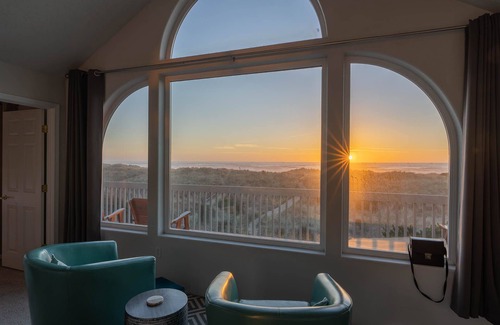 Bayshore House | Xanadune - Oceanfront with direct beach access