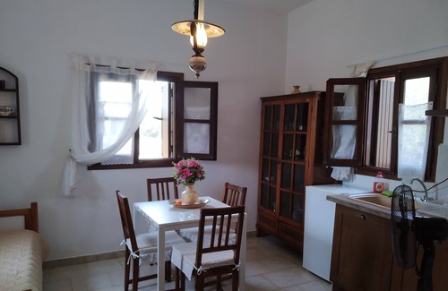 Charouda Apartment | Xenonas: an apartment in a garden for up to 5 persons in Mani