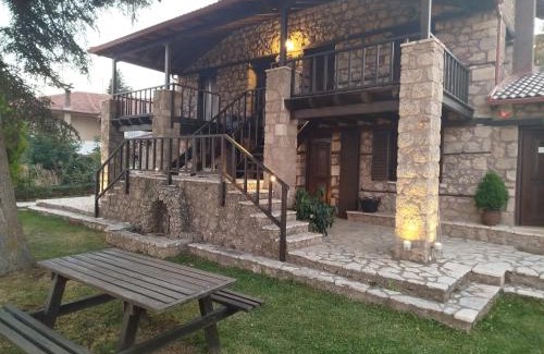 Synikia Mesi Trikalon Hotel | Xenonas Epavlis