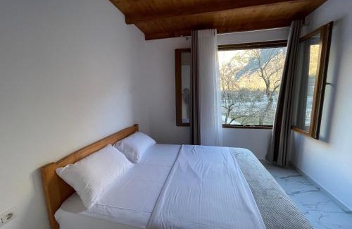 Shale House | xhovani zelna