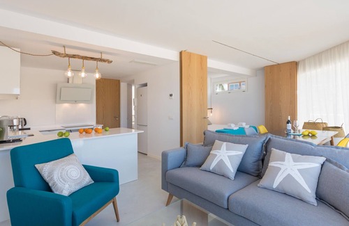 S'Illot-Cala Morlanda Apartment | Ximet Aire - Apartment on the beach, air conditioning, internet