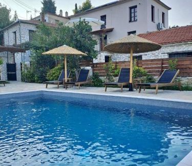 Xinovrisi Apartment | Xinovrissi Apts & Pool