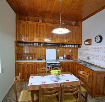 idhra Apartment | Xirouchakis Eva Charmy house