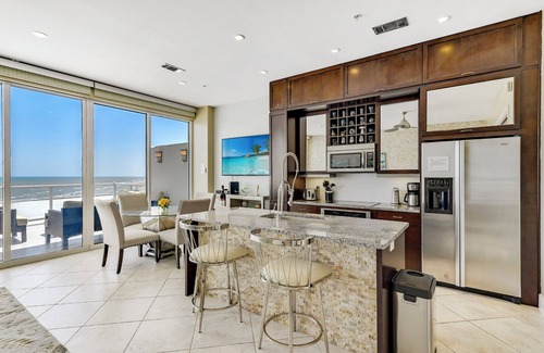 Galveston Condo | XL Terrace, Lazy River, I/O Pools, Game Room, Spa, Beach, Luxury 2/2 Penthouse!