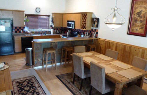Big Sky House | XMAS IN JULY = FREE Night & Summer Fun! 3br, 3ba, Spa, Bikes, Gourmet Kitchen