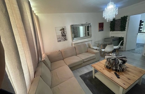 Eltham South Apartment | Xtra 4-bedroom apartment in London with WiFi