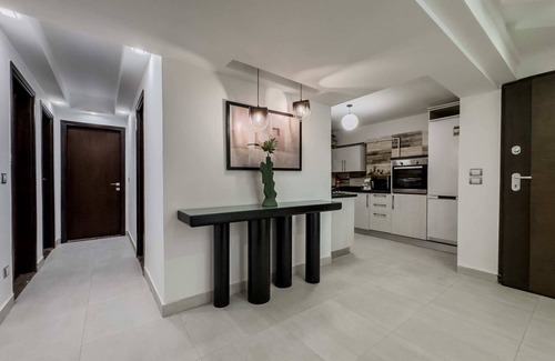 An-Nuzhah Apartment | Xuru Stay I The 3bdr Avant-garde Residence 5 min to Airport