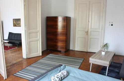 Zagreb House | Xxl room with a lounge on Britanski trg, shared bathroom & kitchen