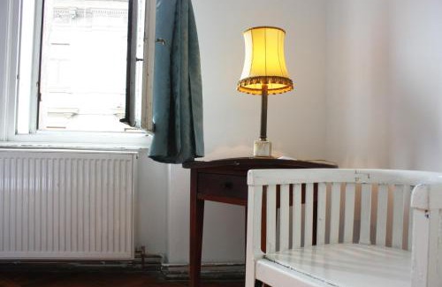 Zagreb House | Xxl room with a lounge on Britanski trg, shared bathroom & kitchen