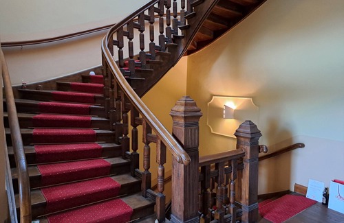 Schwerin Apartment | XXL vacation room with bathroom in an Art Nouveau villa for 1-4 people in the city center