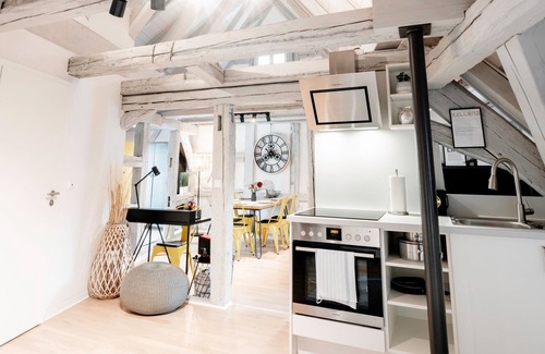 Schwabach Apartment | Xzllenz on 90sqm #Modern#Balcony#Fachwerk#Netflix