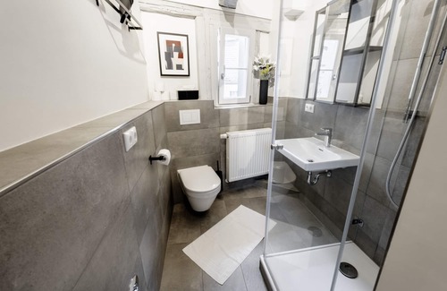 Schwabach Apartment | Xzllenz on 90sqm #Modern#Balcony#Fachwerk#Netflix