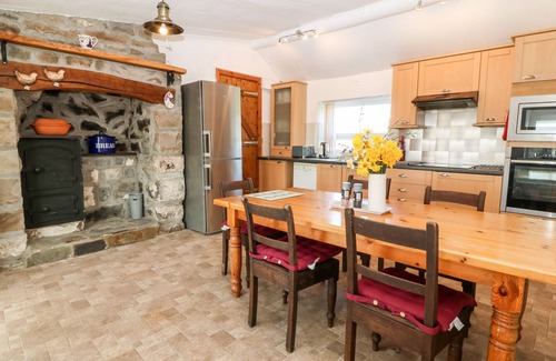 Garn Fadryn Cottage | Y BIG, pet friendly, character holiday cottage in Morfa Nefyn