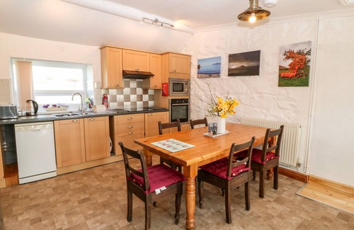 Garn Fadryn Cottage | Y BIG, pet friendly, character holiday cottage in Morfa Nefyn