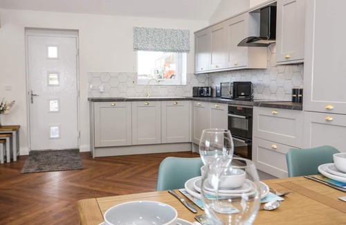 Rhosybol Cottage | Y BWTHYN, pet friendly, with open fire in Amlwch