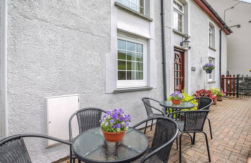 Tywyn House | Y BWTHYN, pet friendly, with a garden in Bryncrug