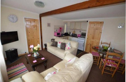 Aberdovey Ski Chalet | Y Bwthyn Plas Panteidal.