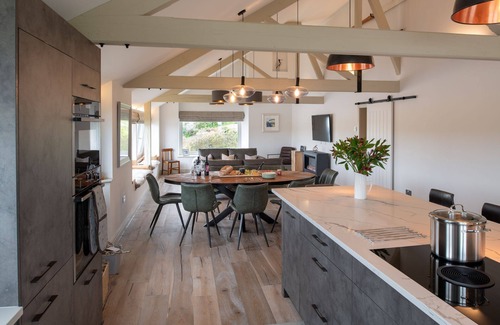 Malltraeth House | Y Cei - Newly renovated beach front holiday home