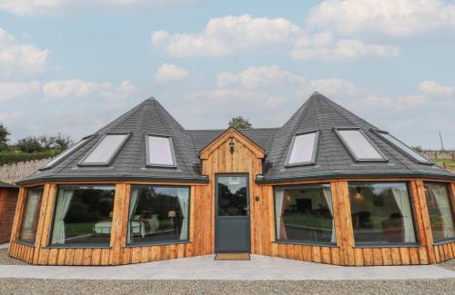 Cribyn House | Y Cwlwm