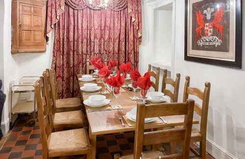 Denbigh House | Y Ddol