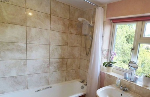 Newcastle-on-Clun House | Y Rhosyn in the beautiful Knighton