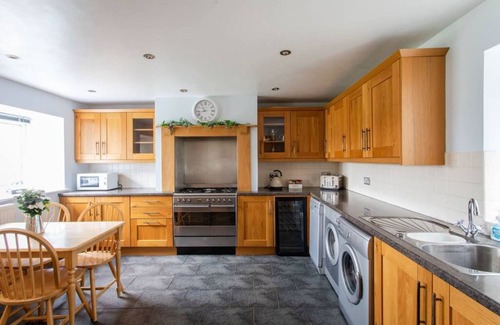 Llanelli House | Y Stablau (The Stables)