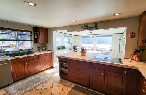 Yachats House | Ya-Hatian Tides - Yachats Bay/Oceanfront
