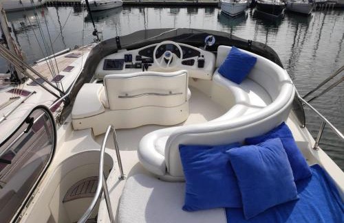 Old Town Boat Rental | Yacht Azimut 42 - La Perla
