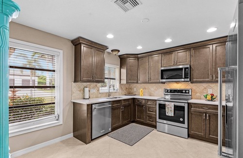 Yacht Club House | Yacht Club Area, Gulf Access, Heated Saltwater Pool - The Queen Elizabeth - Roelens