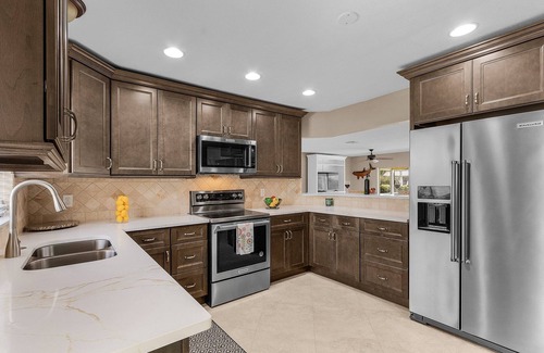 Yacht Club House | Yacht Club Area, Gulf Access, Heated Saltwater Pool - The Queen Elizabeth - Roelens
