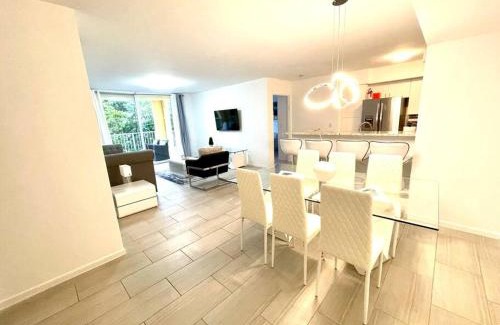 Aventura Apartment | Yacht Club Miami Suite 2 Bedroom and 2 Bathroom With Baby Crib & Free Parking