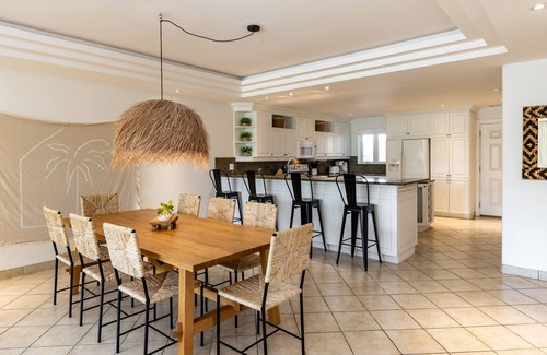 The Bight Condo | YACHT CLUB D4 - Waters Edge Poolside Condo - Walk to Grace Bay Beach, Dining.