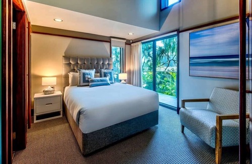 Hamilton Island Apartment | Yacht Club Villa 13, Stunning Seaview Villa on Hamilton Island